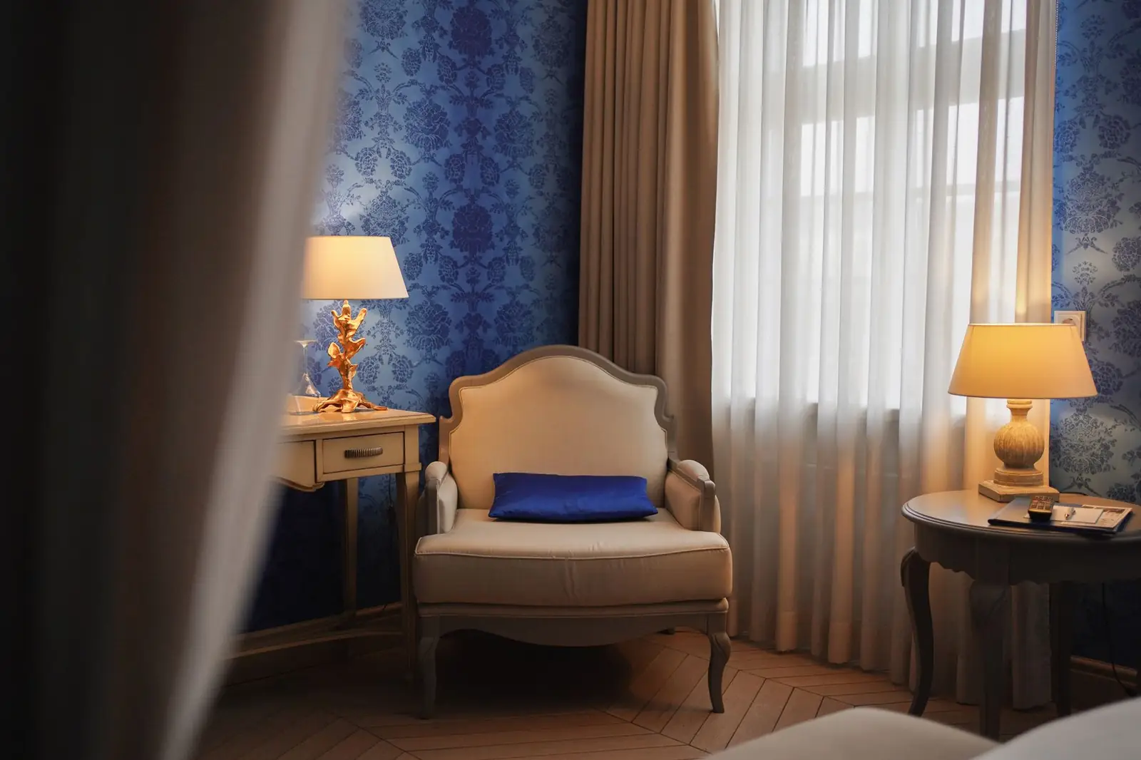 Marvelliquoroyalstay interior detail