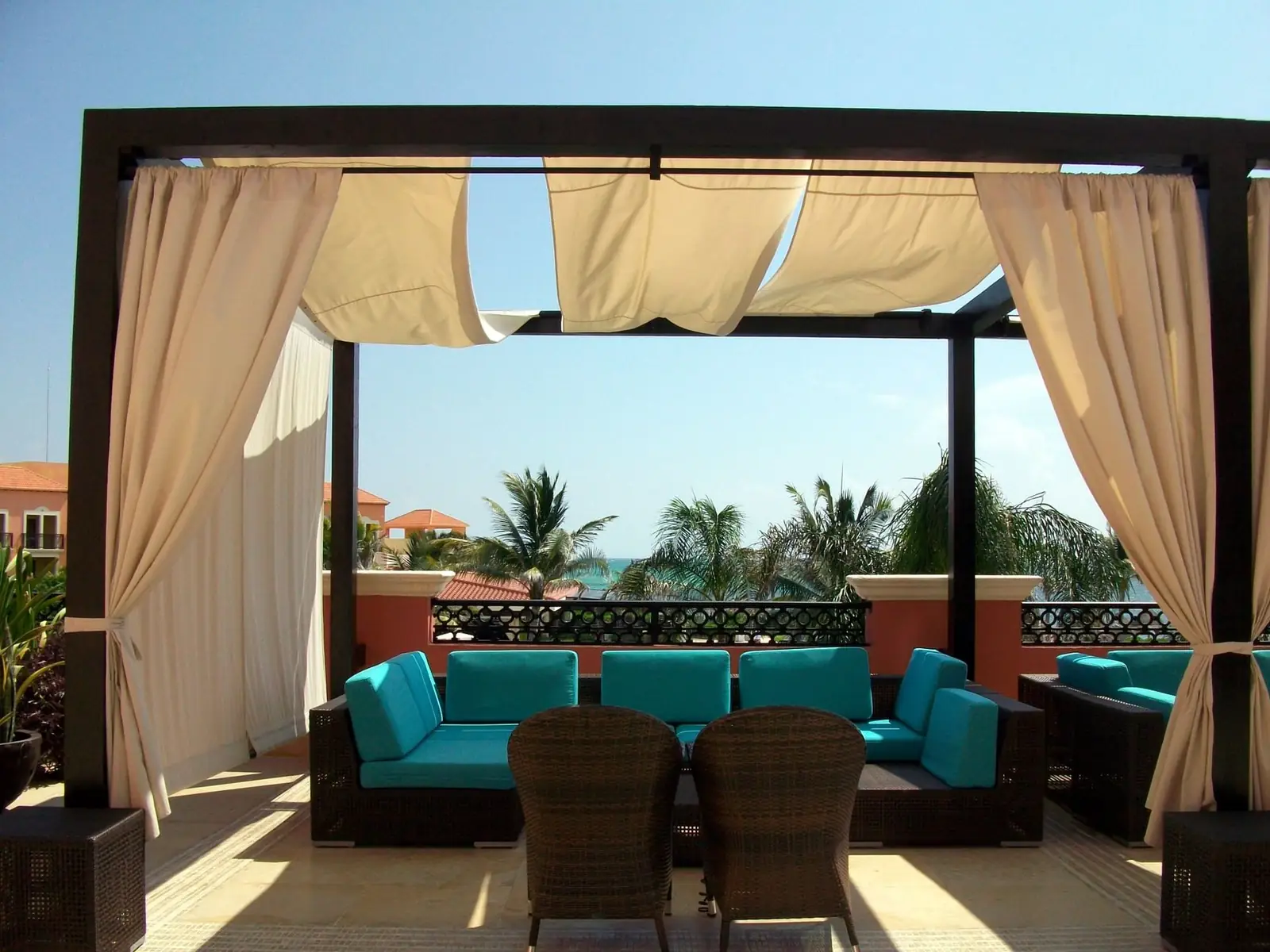 Marvelliquoroyalstay amenities