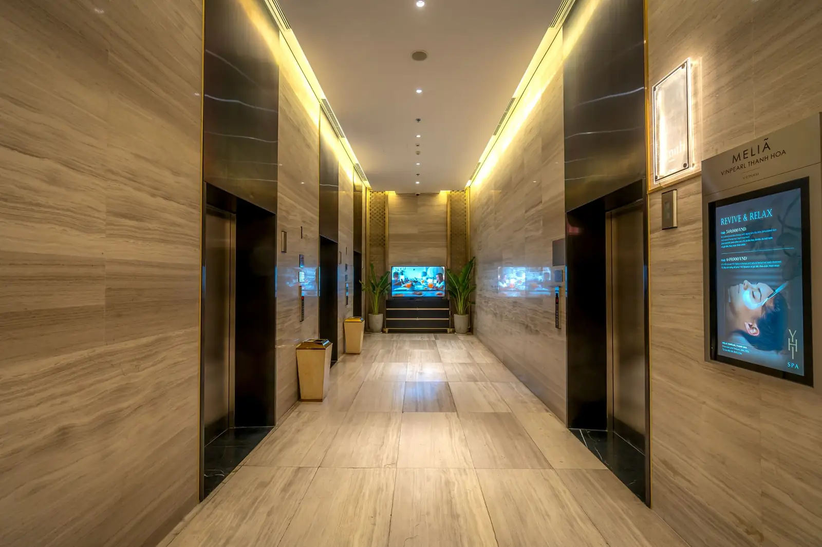 Marvelliquoroyalstay interior corridor